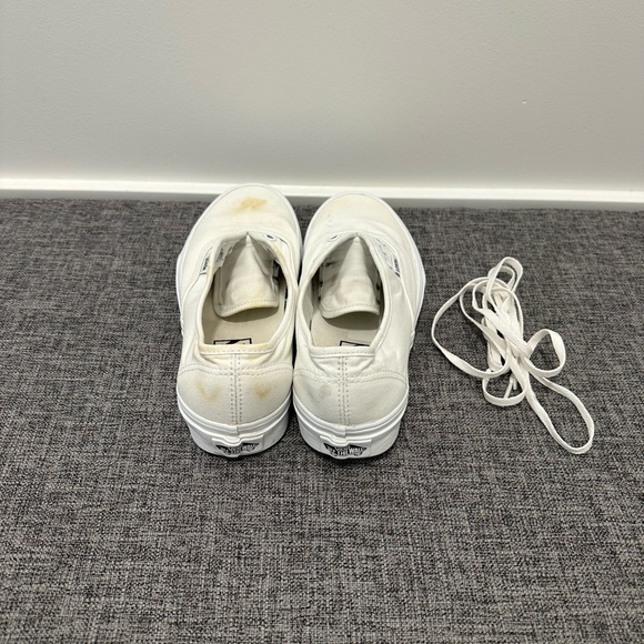 White vans - Picture 4 of 4
